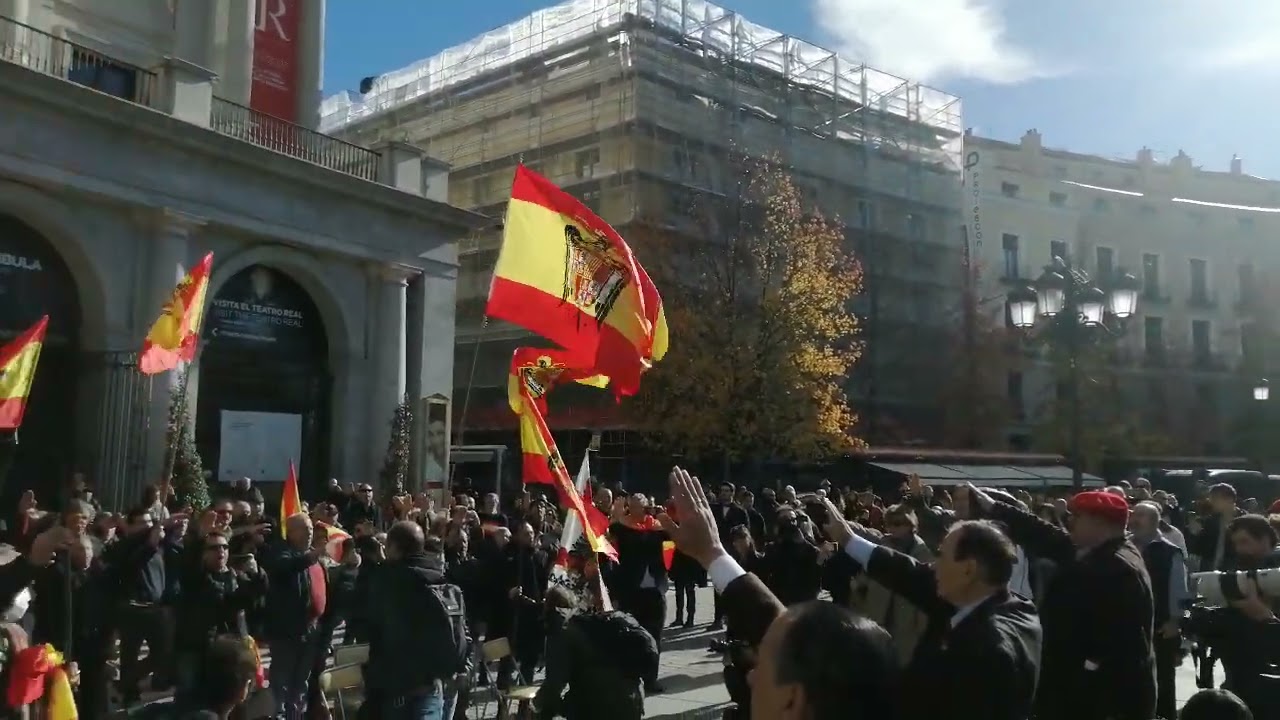 Cara al sol e Himno Nacional en la Plaza de Oriente 20-N-2022