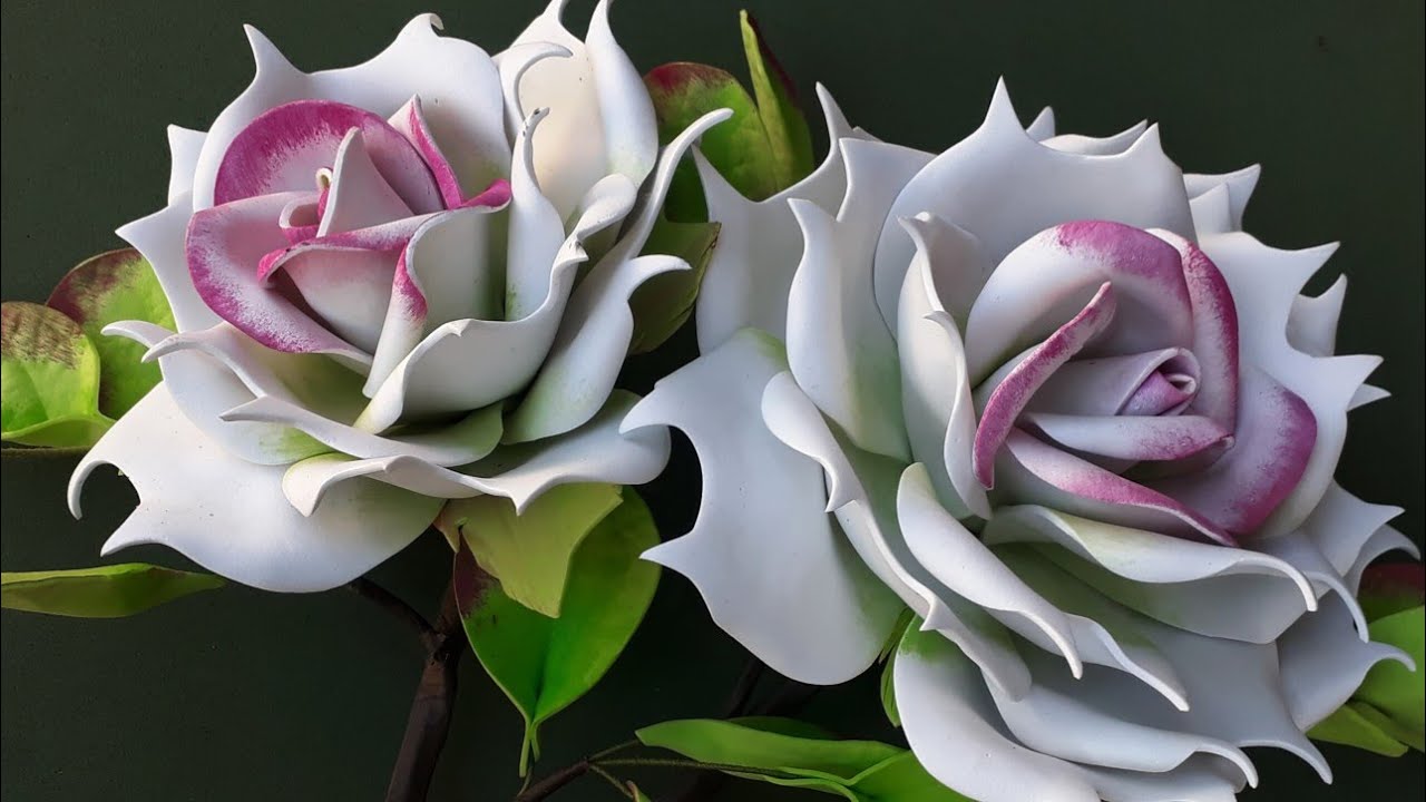 Espetáculo de rosa em e.v.a!! parece real !! sem frisadores