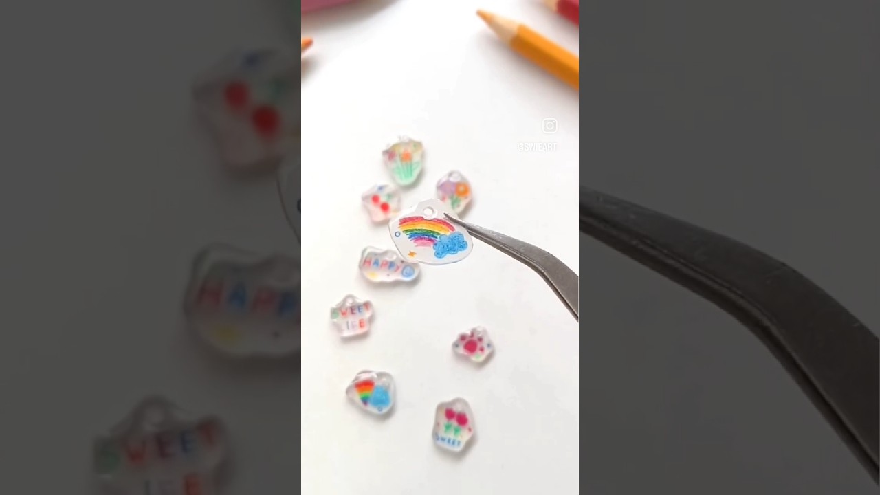 Makings charm with shrink plastic 🎀 #shrinkplastic #shrinkydinks #handmadejewelry #handmadeearrings