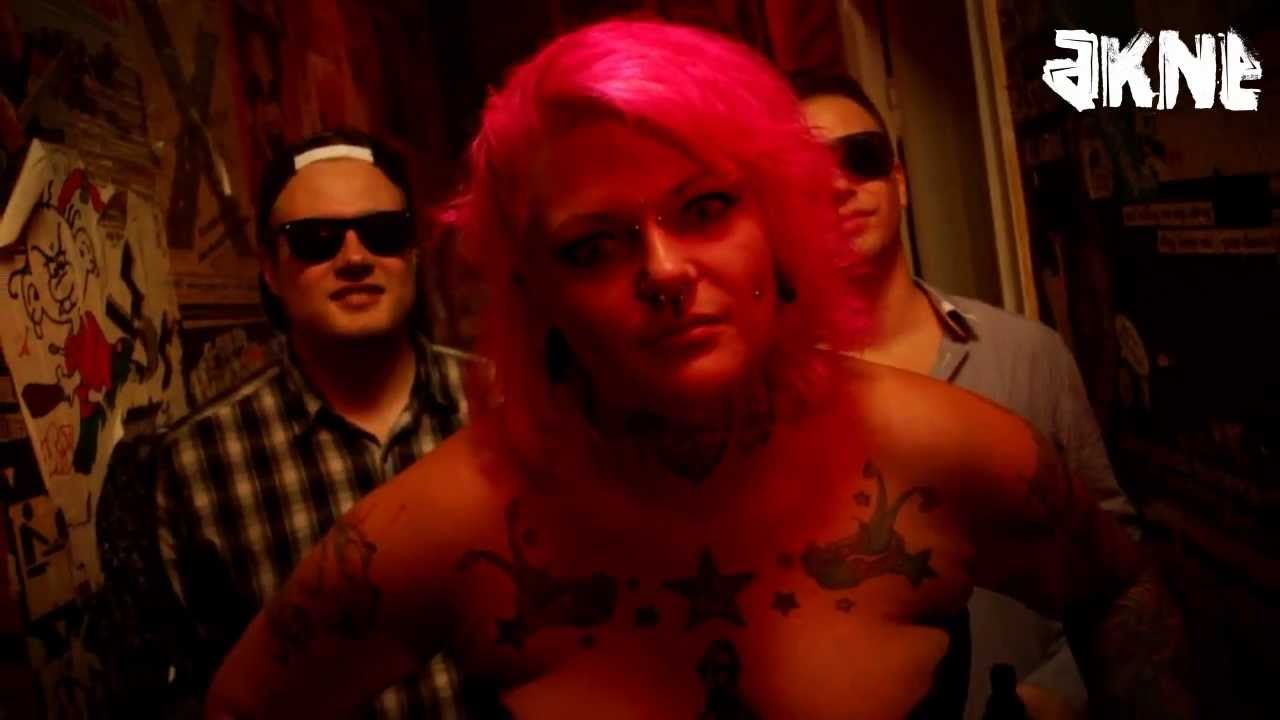 Akne - Strobodomina feat. Juskah & Pinky