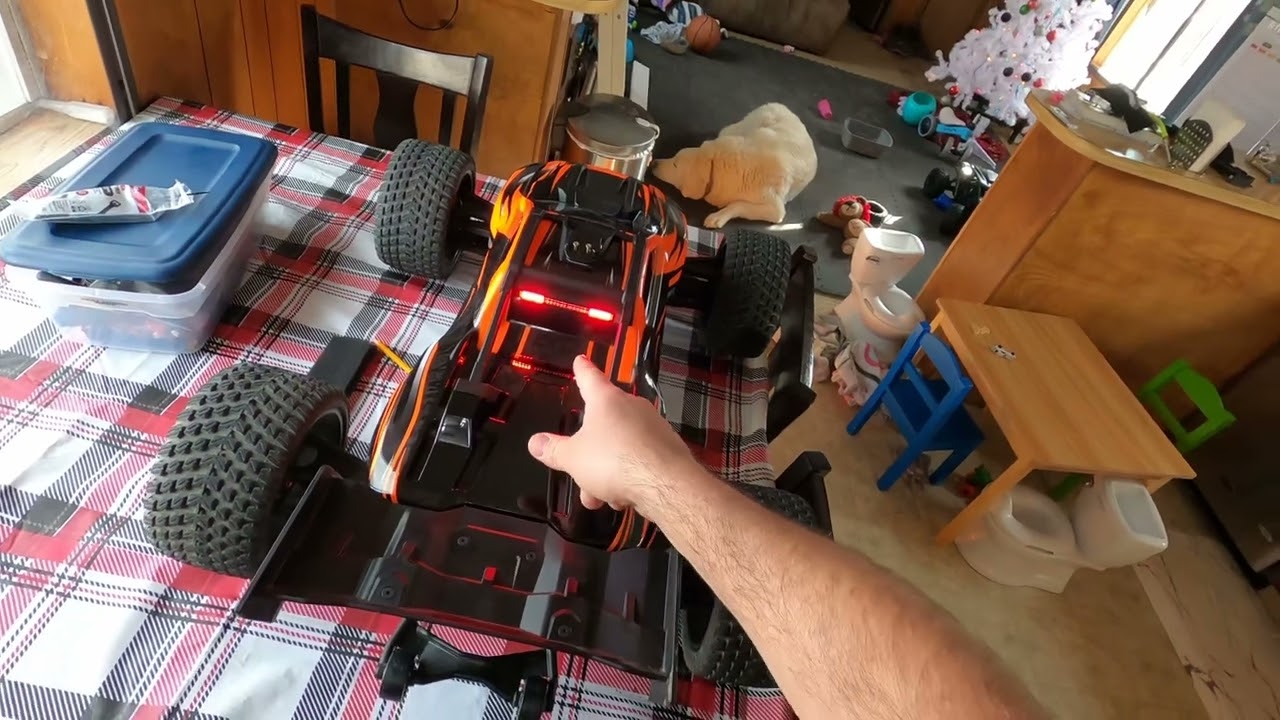 Automatically connecting LEDs on the body of the XRT