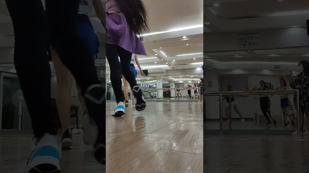 Samba walk 💃🇧🇷 #auladesamba #passista #sambista #sambadancer #braziliansamba #brasil #manila