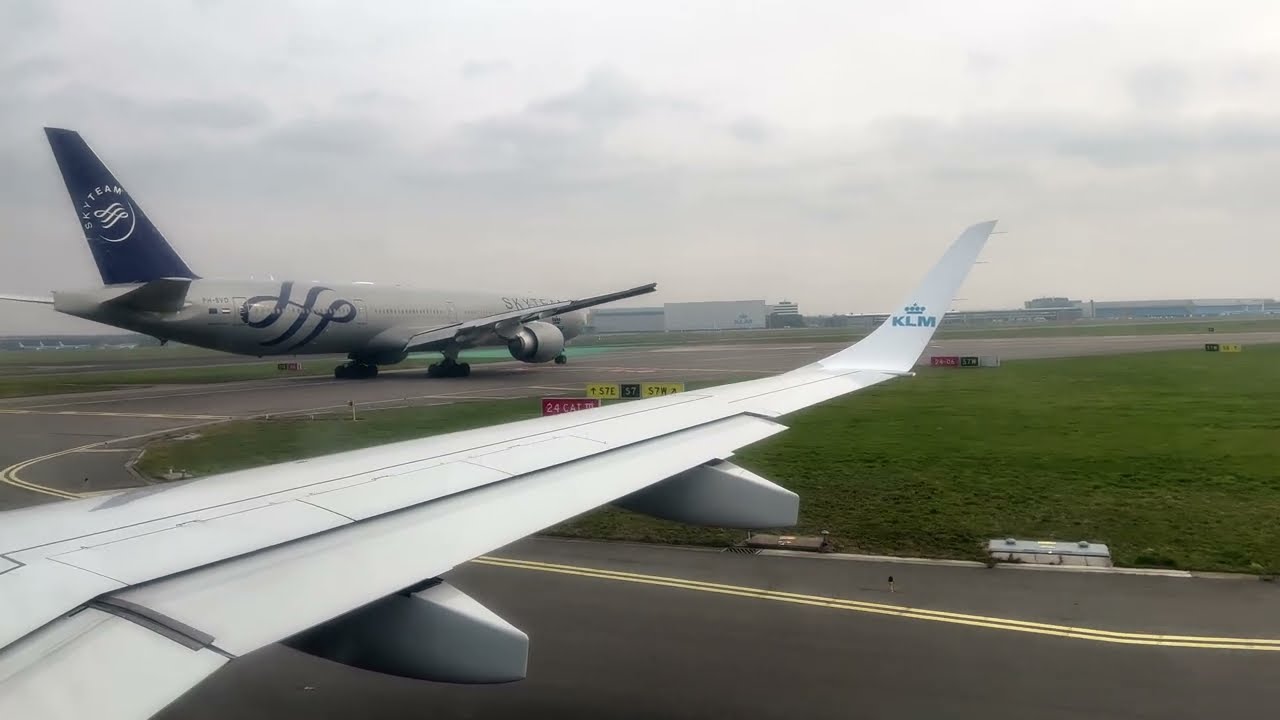 KLM Cityhopper Embraer 190 Cloudy Takeoff from Amsterdam + 777 & Baby Sounds! 😍 [4K 60fps]