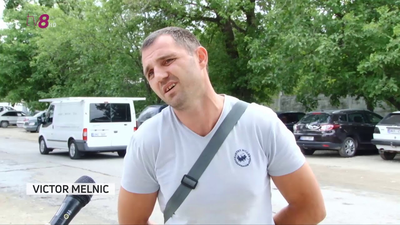 Un fost polițist din Bălți, aflat la volan, a purtat un alt șofer pe capota mașinii