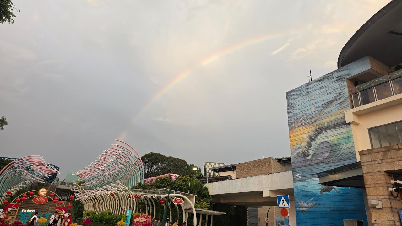 Minhry đón hoàng hôn và thưởng thức trình diễn nhạc nước ở Sentosa Island