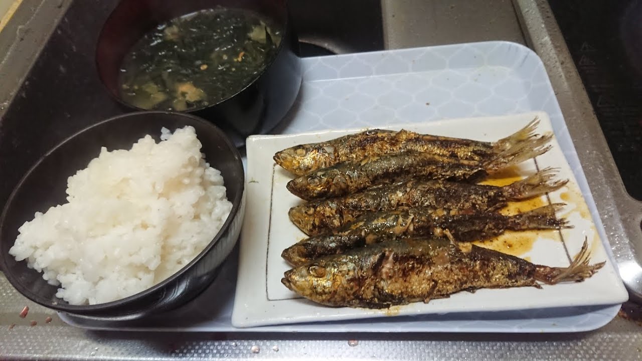 【自炊】いわしの塩焼き、わかめの味噌汁