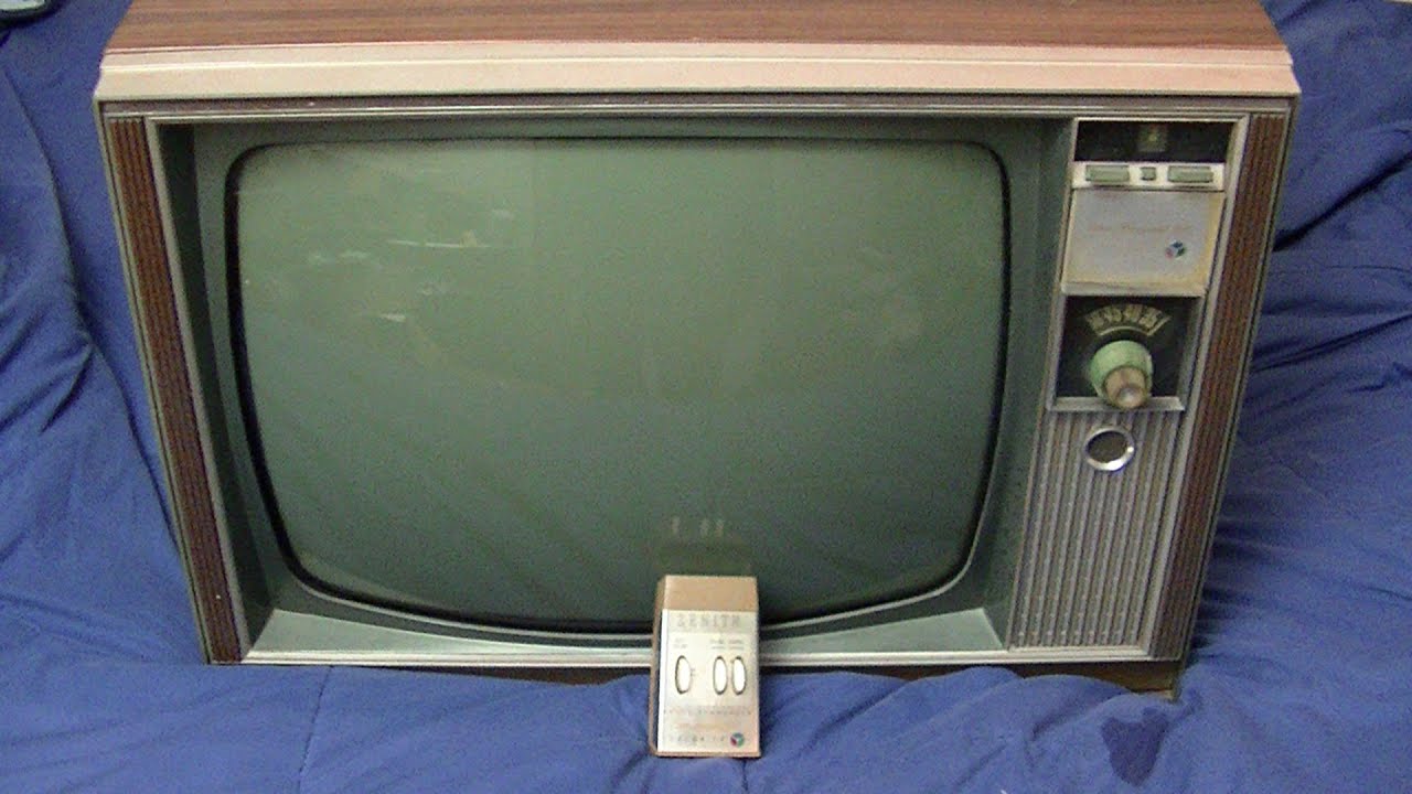 1970 Zenith Space Command 300 Tube Color Remote Table Top Television Set