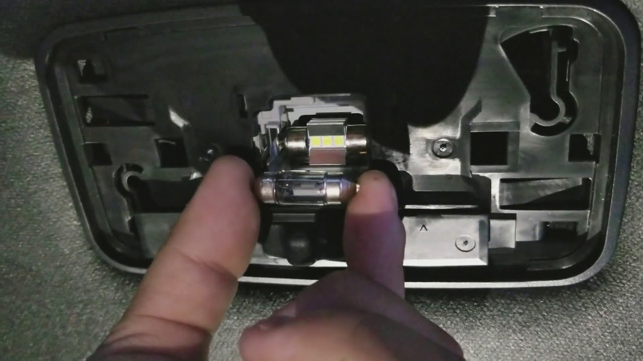 Installing 28mm festoon LED Light Bulb in 2018 Toyota C-HR Rear Dome Light