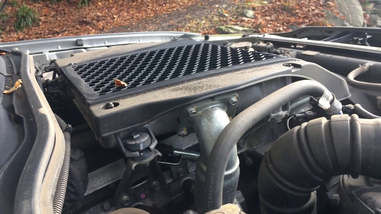 2015 Toyota Hilux / Vigo 3.0 D4D 1KD-FTV Turbo diesel engine start up + rev sound