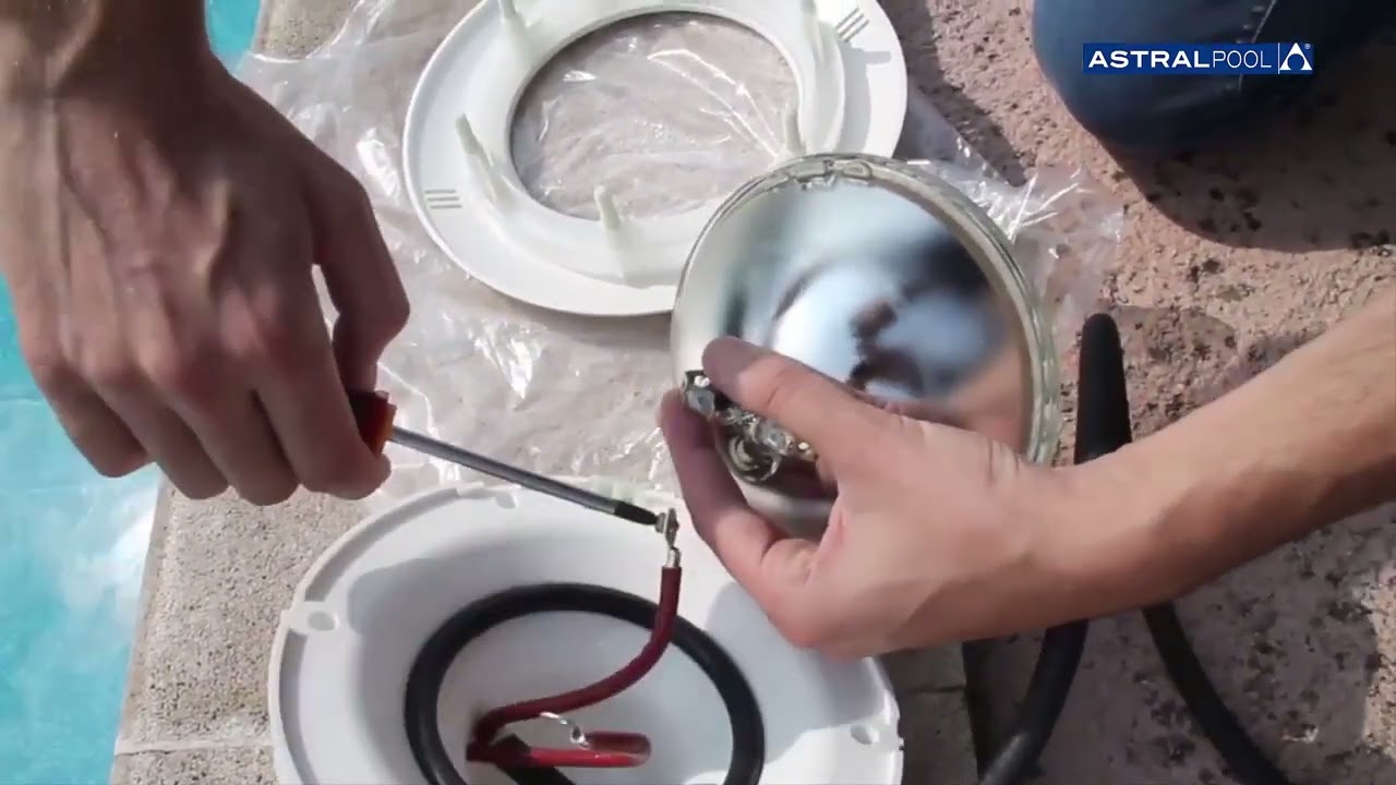 Cómo cambiar la lámpara de un foco piscina LumiPlus AstralPool