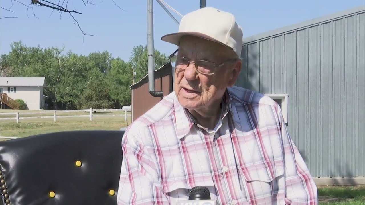 KXMB Farmer Brings Back Buggies