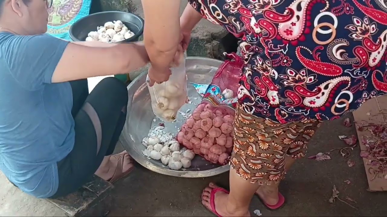 Bibili kami ng sibuyas na binibinta ng ante ko para may kita na sya