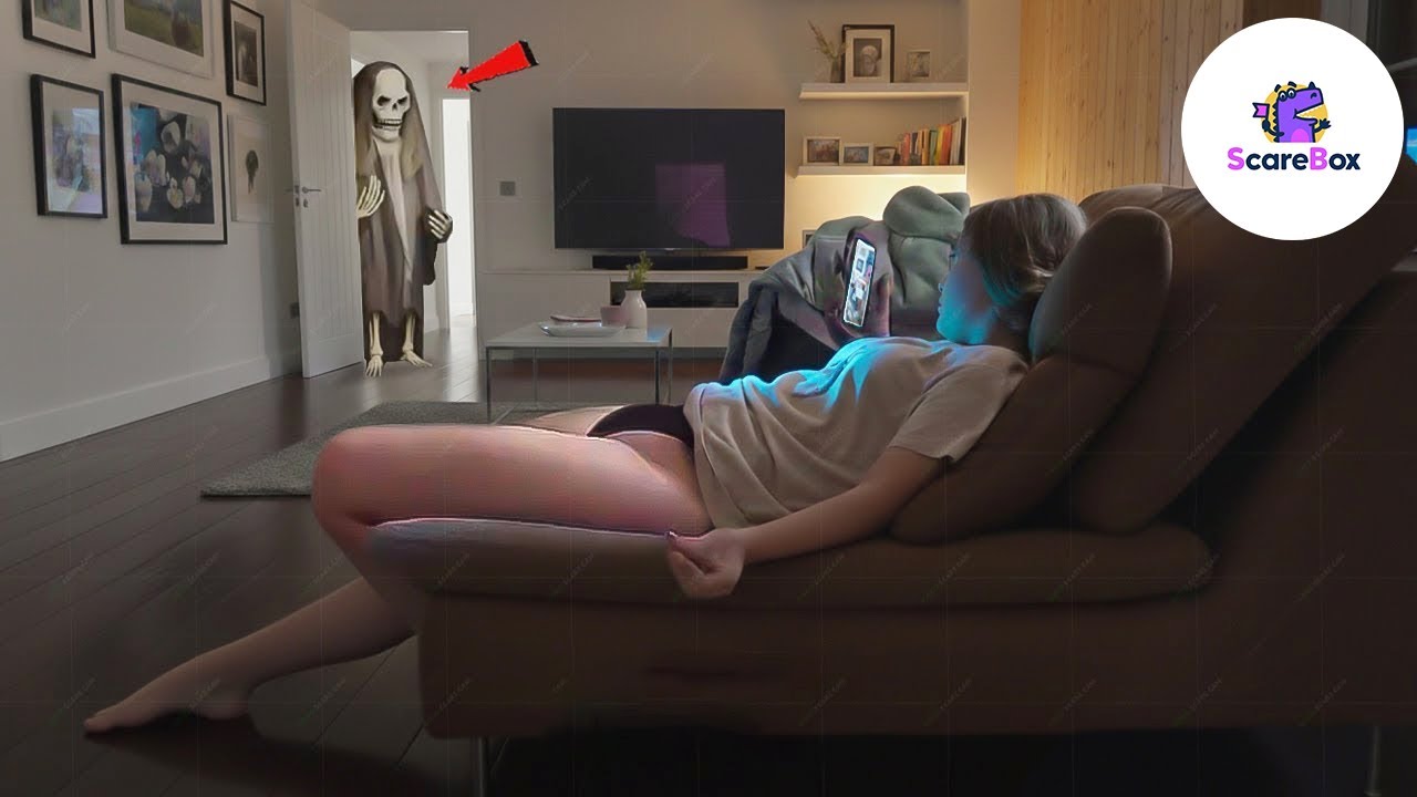 Best Scare Cam Pranks #28 😈 Funny Jump Scare Reactions 🤣 Compilation
