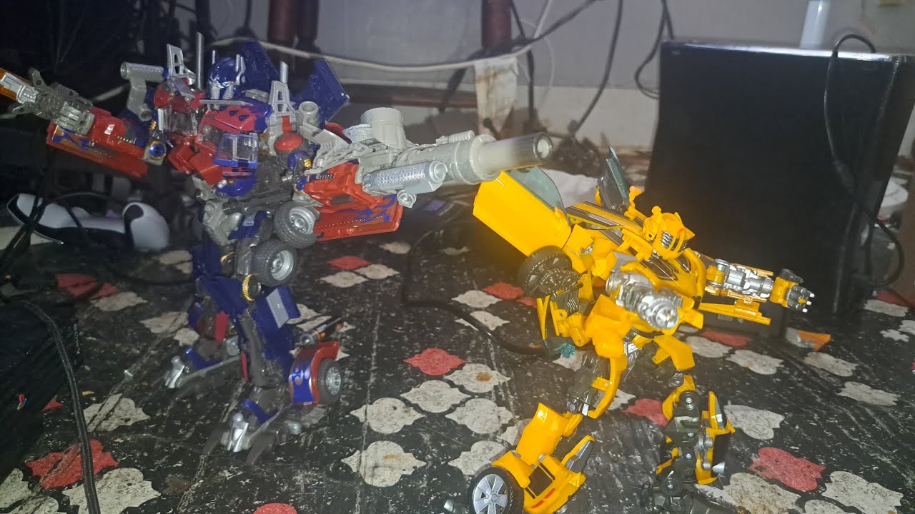 Transformers Revenge Of The Fallen Voyager Class Human Alliance Bumblebee Review.