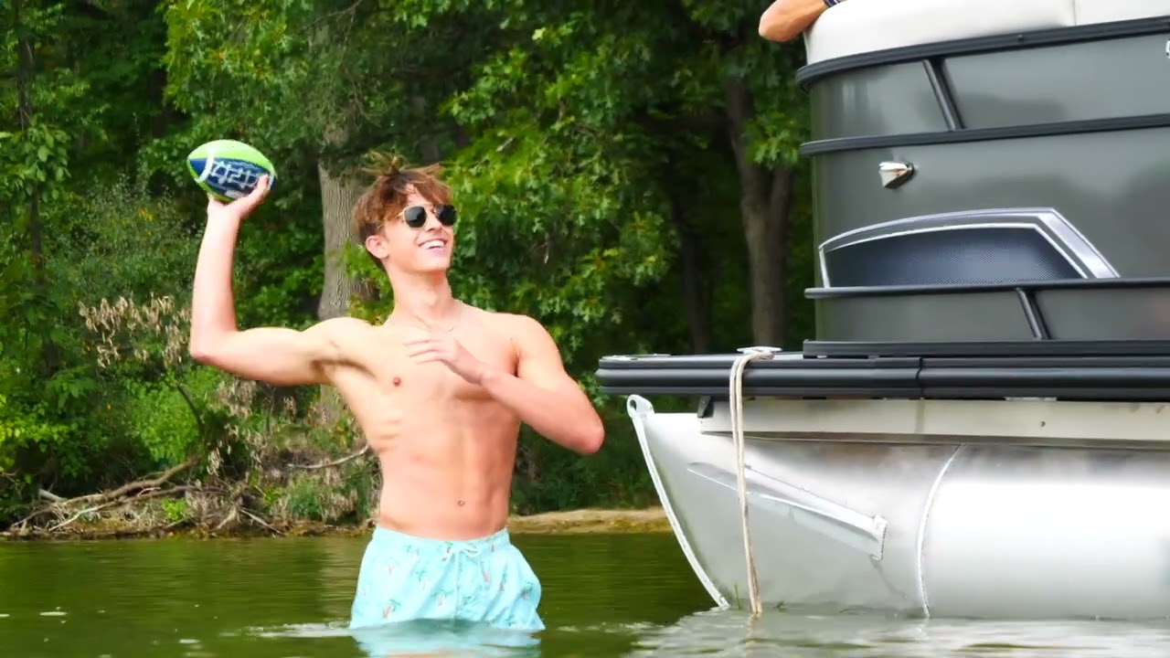 Starcraft Pontoon Boat Show Loop*