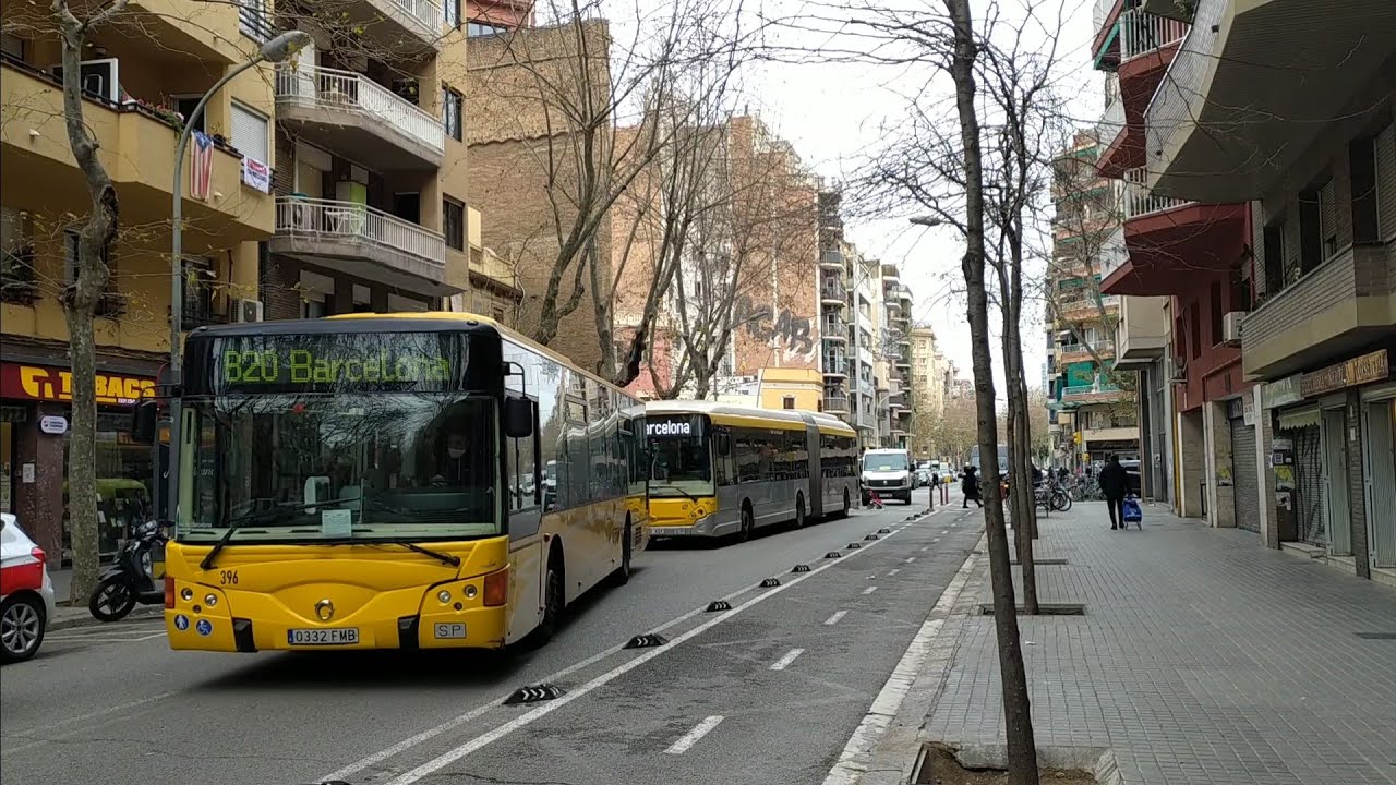 Circulación autobuses TMB y Tugsal área Poble Nou en la ciudad de Barcelona 08/01/2021