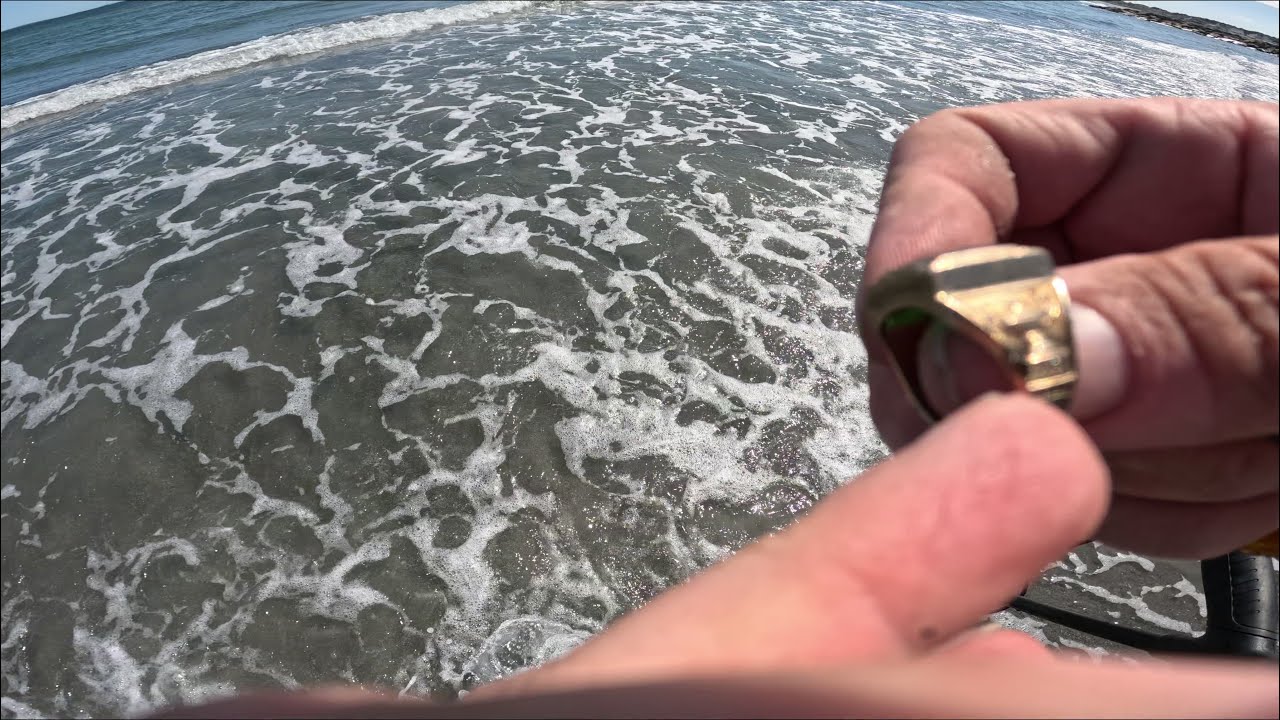 Beach Metal Detecting New Hampshire MEGA GOLD!!!! Nokta Legend!