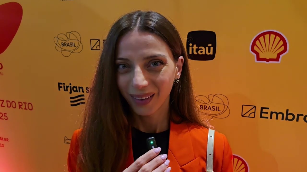 Angela Sarafyan destaca a oportunidade de atuar no filme Quase Deserto 