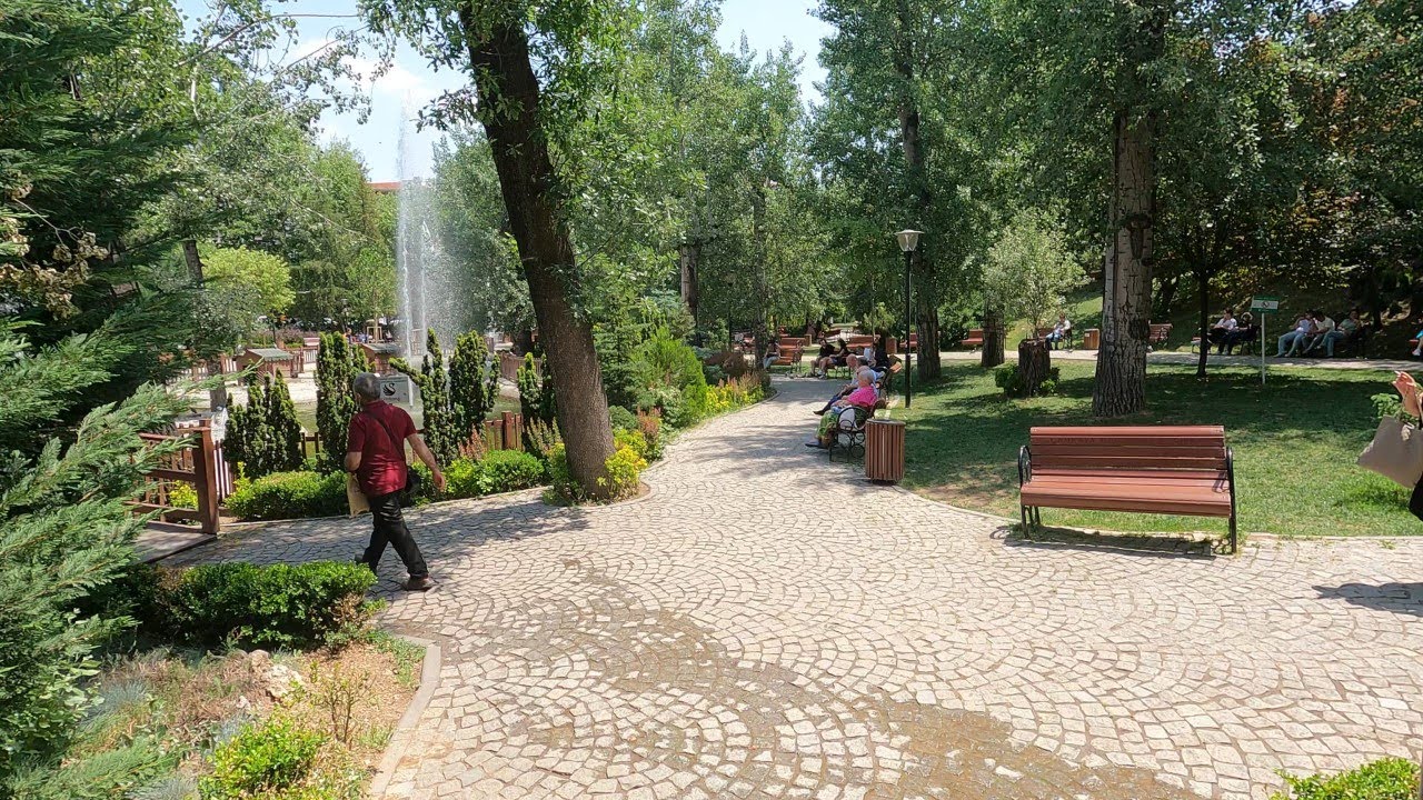 Ankara, Kuğulu Park, Tunalı Hilmi, Tunus Caddeleri, Cinnah Caddesi Yakınları - Kugulu Park, Tunali..