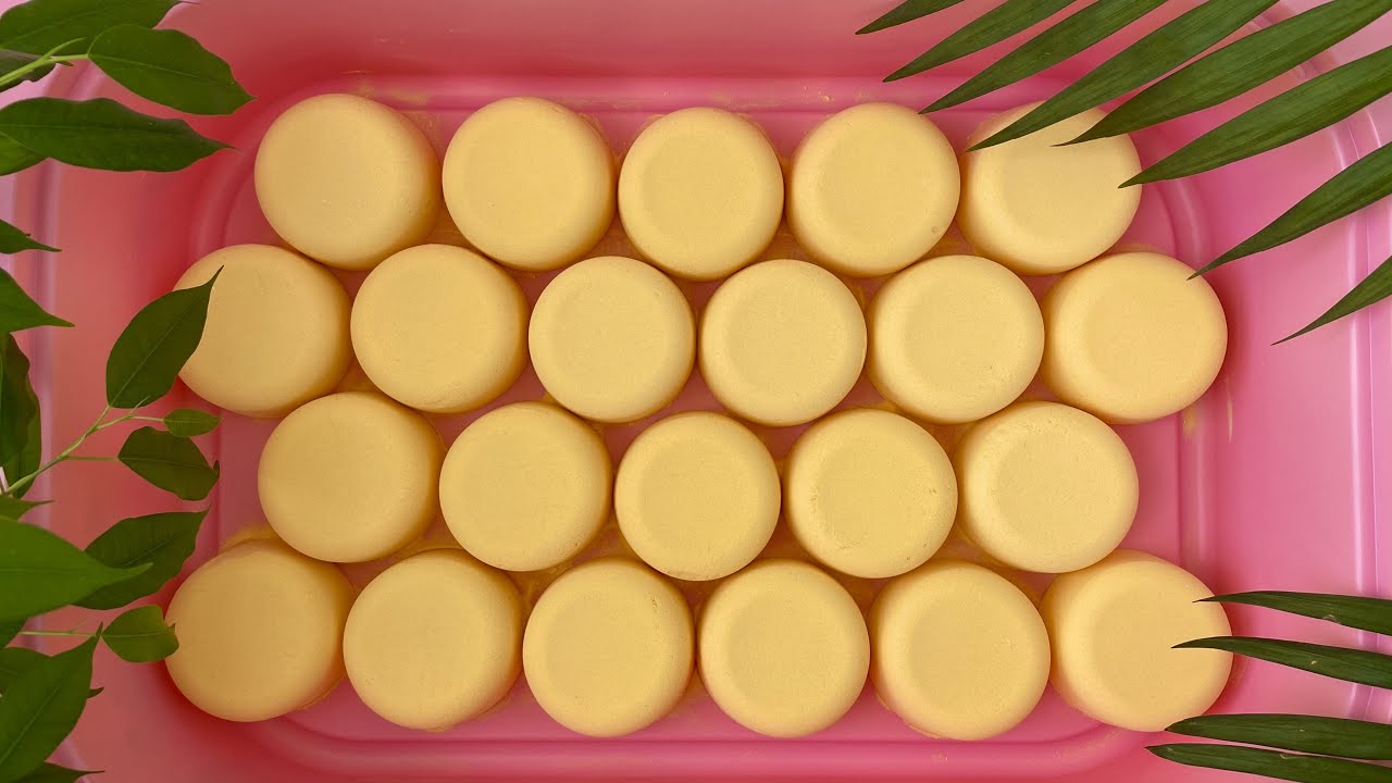 ASMR baking soda crunchy shapes crumbling and sifting