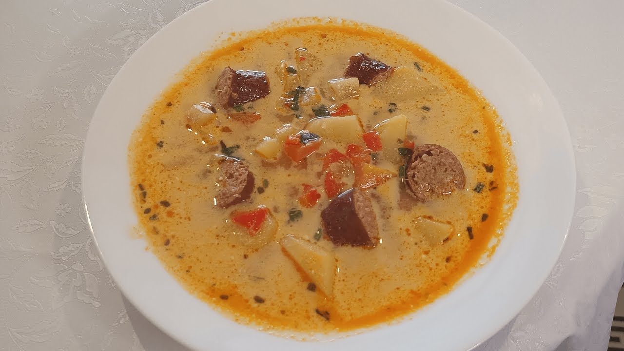 CIORBA DE CARTOFI CU CARNATI AFUMATI SI SMANTANA