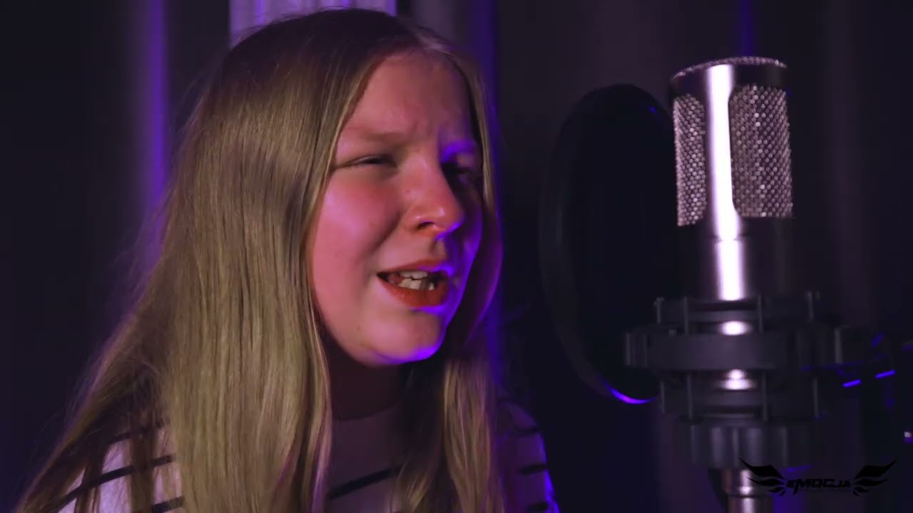 Ola Kardasińska dla Lilki Trubic w coverze „Co się śni niewidomym”