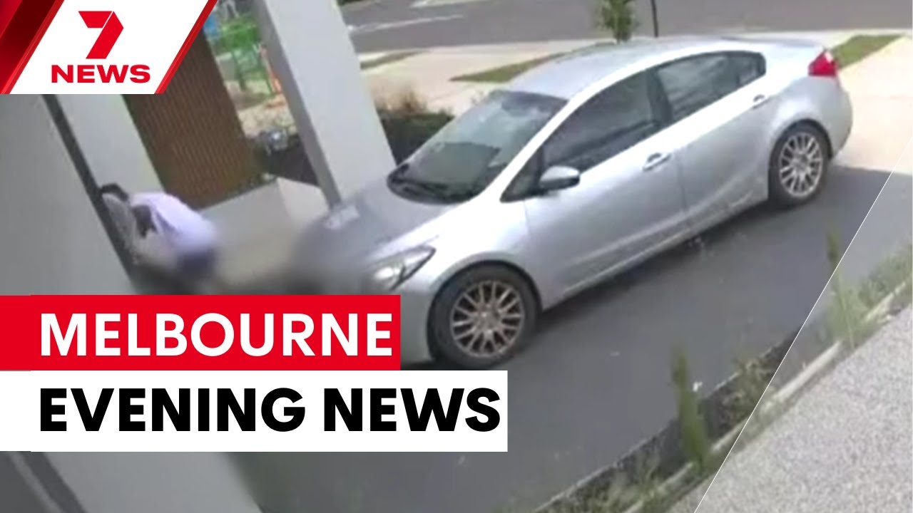 Melbourne chauffeur assaulted and ambushed, Car crashes amid stabbing frenzy | 7NEWS