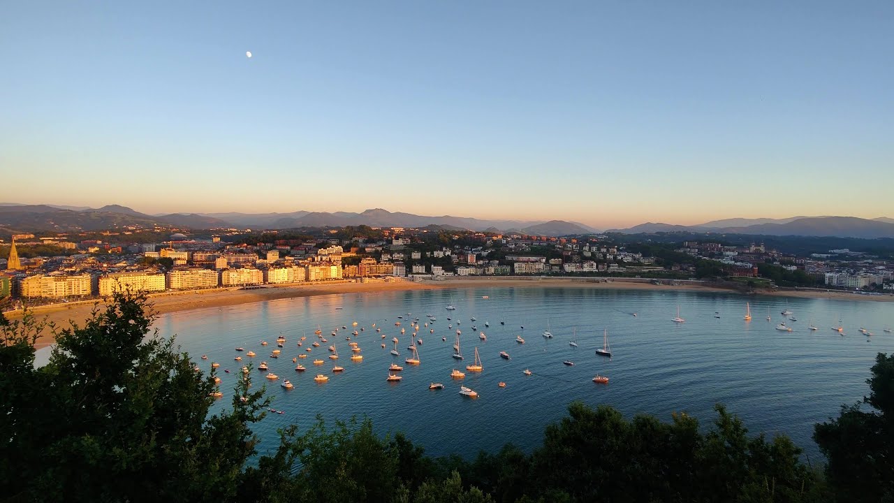 Paseo por el monte Urgull de San Sebastian - Donostia (10 julio 2022) 4K