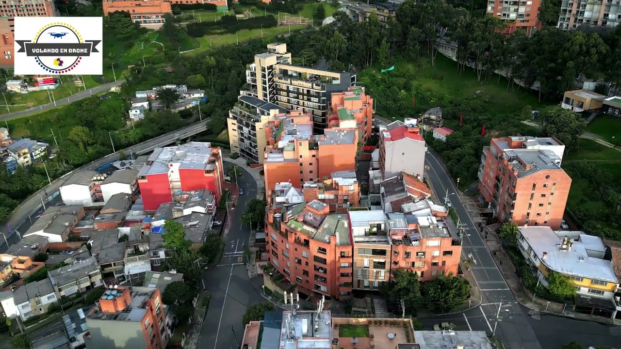 VOLANDO EN DRONE 4K - CHAPINERO ALTO