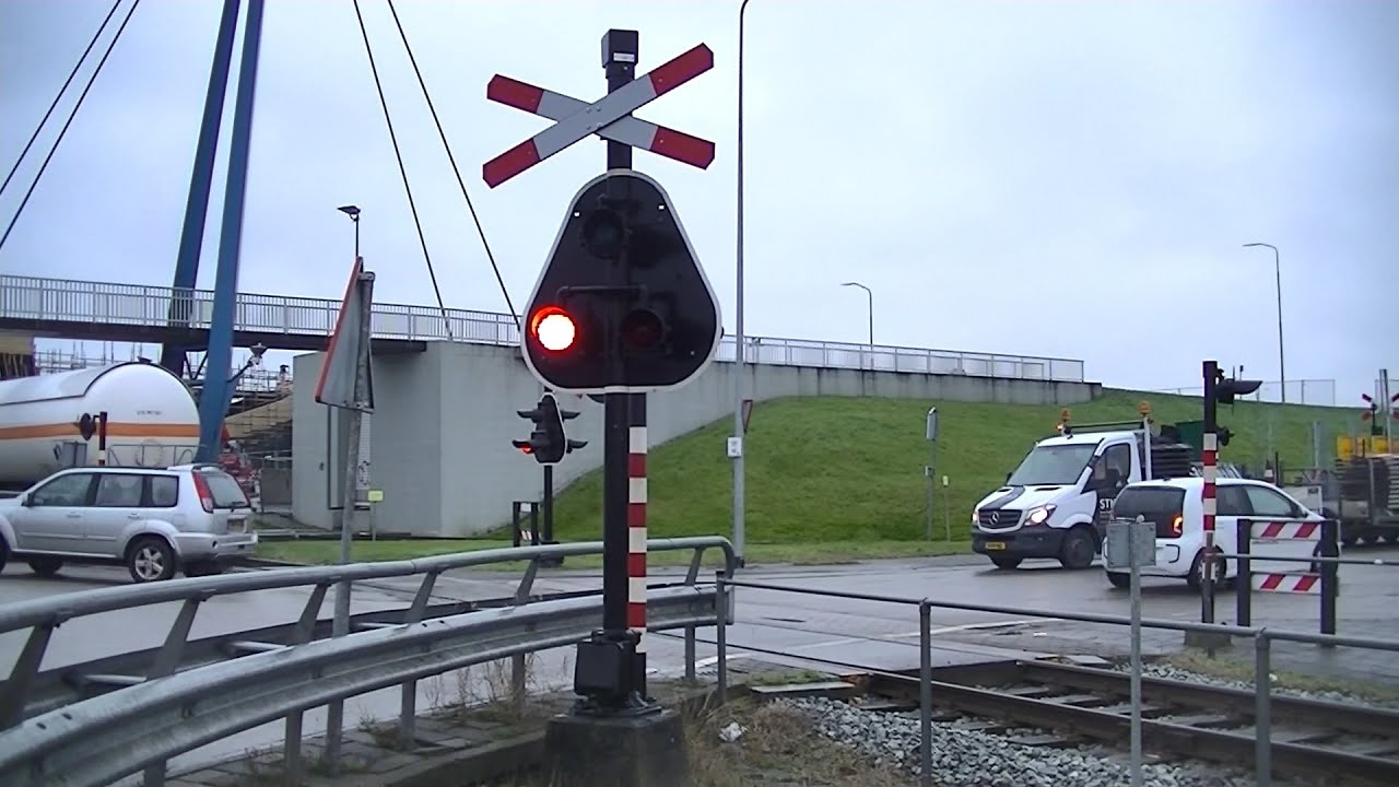 Spoorwegovergang Delfzijl // Dutch railroad crossing