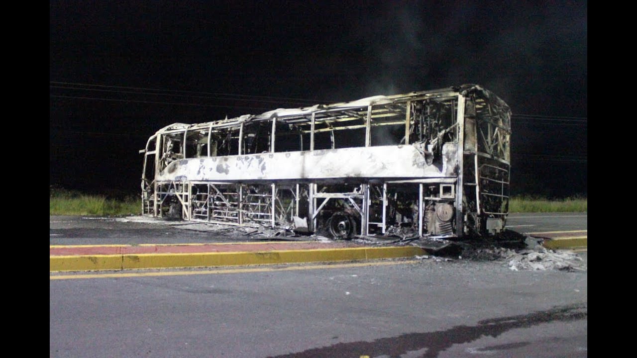 Arde Zacatecas: incendian camiones y tr&aacute;ileres en narcobloqueos