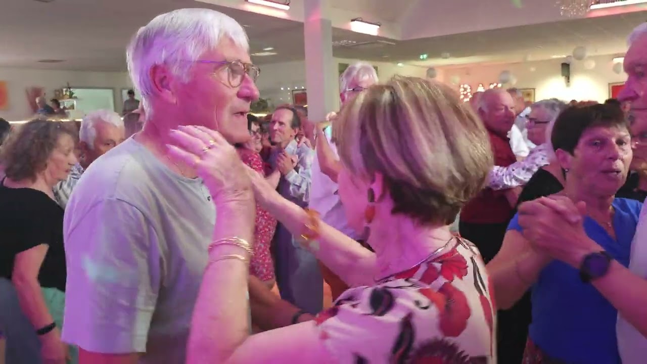 Menzo Gatte aux arcades de Barjavelle 63 au gala d'accordéons