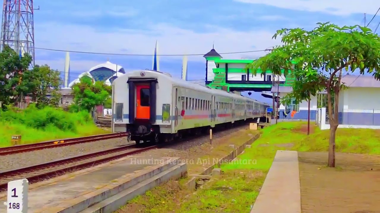 Spesial KA Malabar Sangat Ngebut, Kompilasi KA Lokal Bandung Raya Di Stasiun Cimekar Lama
