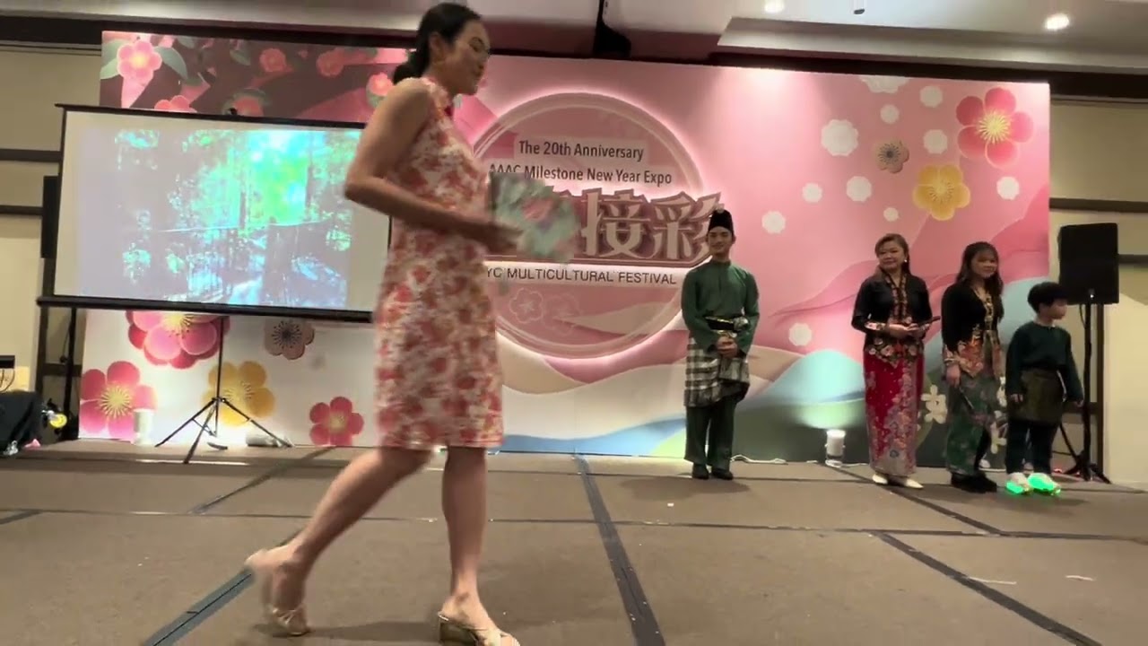Malaysian /马来西亚帅哥美女迎春接彩
