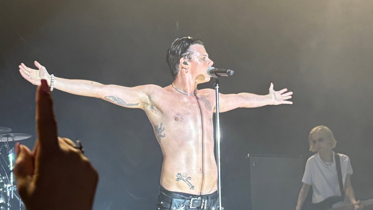 Yungblud - Hello Heaven, Hello - LIVE Idols Tour NIGHT ONE Los Angeles 8-23-25 