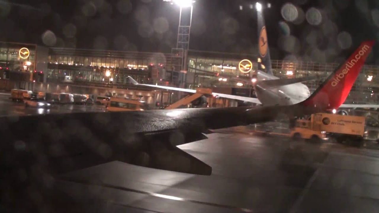 Frankfurt Airport taxi and departure at night [B737-800]