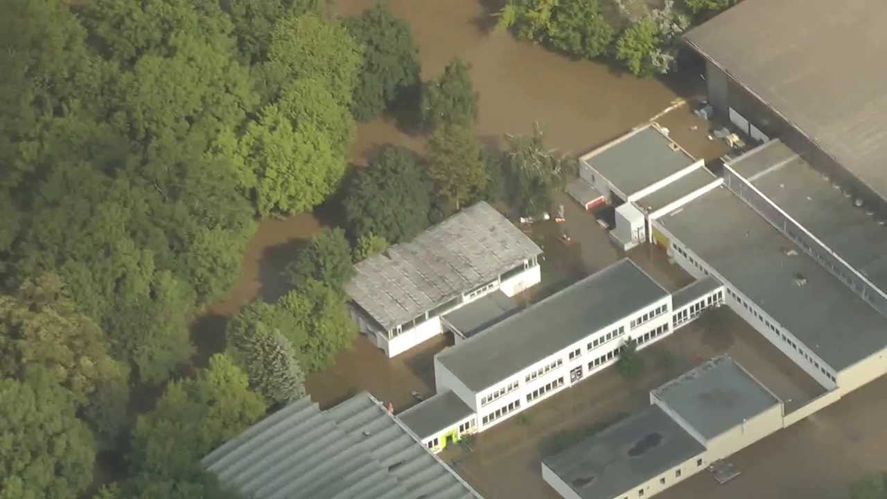 Hochwasser 2013 Halle Saale Neustadt Burg Giebichenstein Eissporthalle Gimritzer Passendorfer Damm