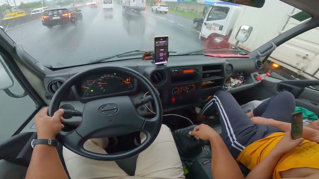 Expressway Pov driving NLEX Bocaue-Camachile Balintawak @DanDriveyt