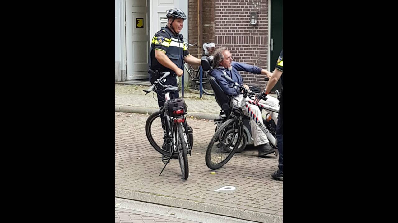 Belediging van agenten in functie