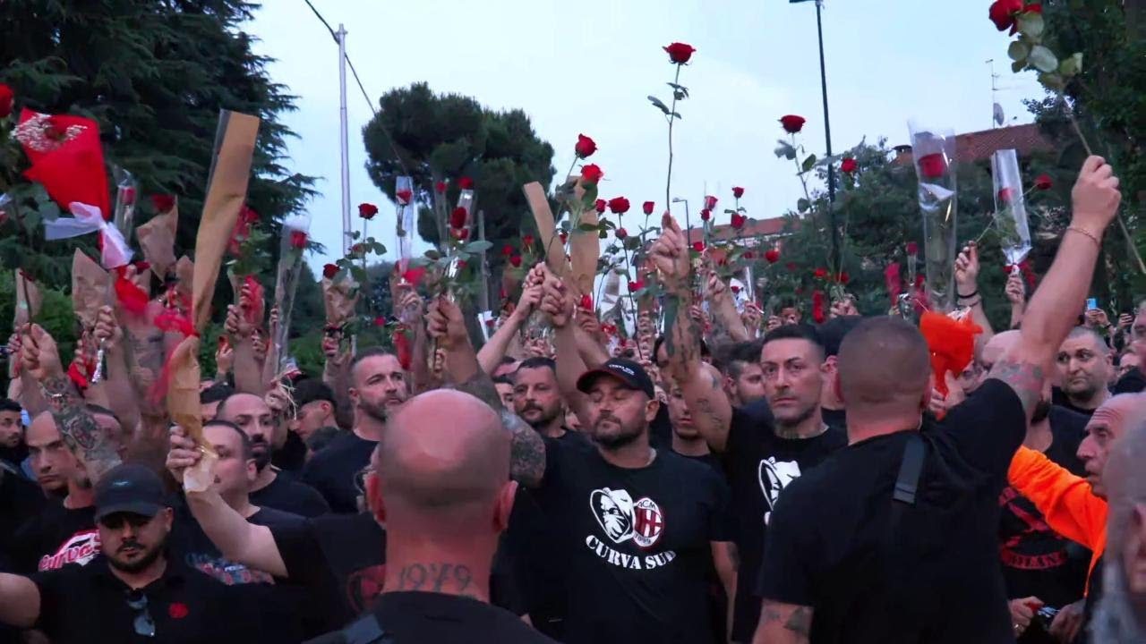L'omaggio degli ultras del Milan a Berlusconi, intonano il coro "C'è solo un presidente"