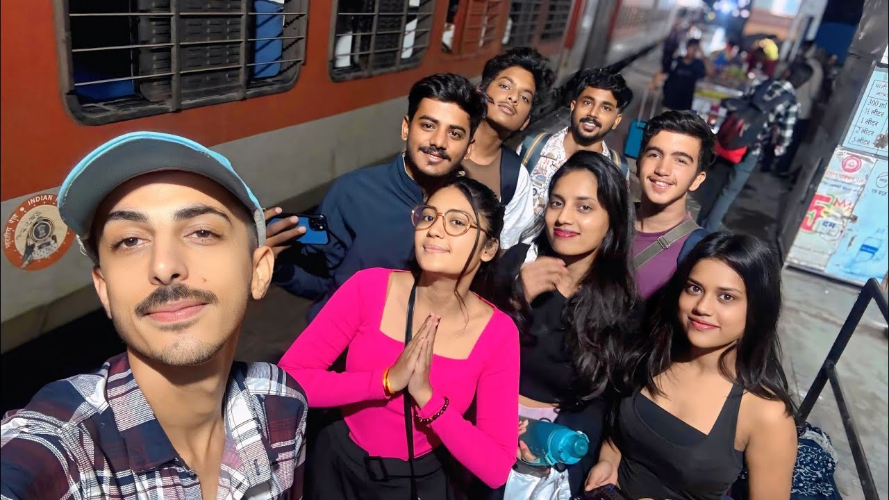 Indore To Ahmedabad: Train Mein Mulaqat  Famous Influencer! 