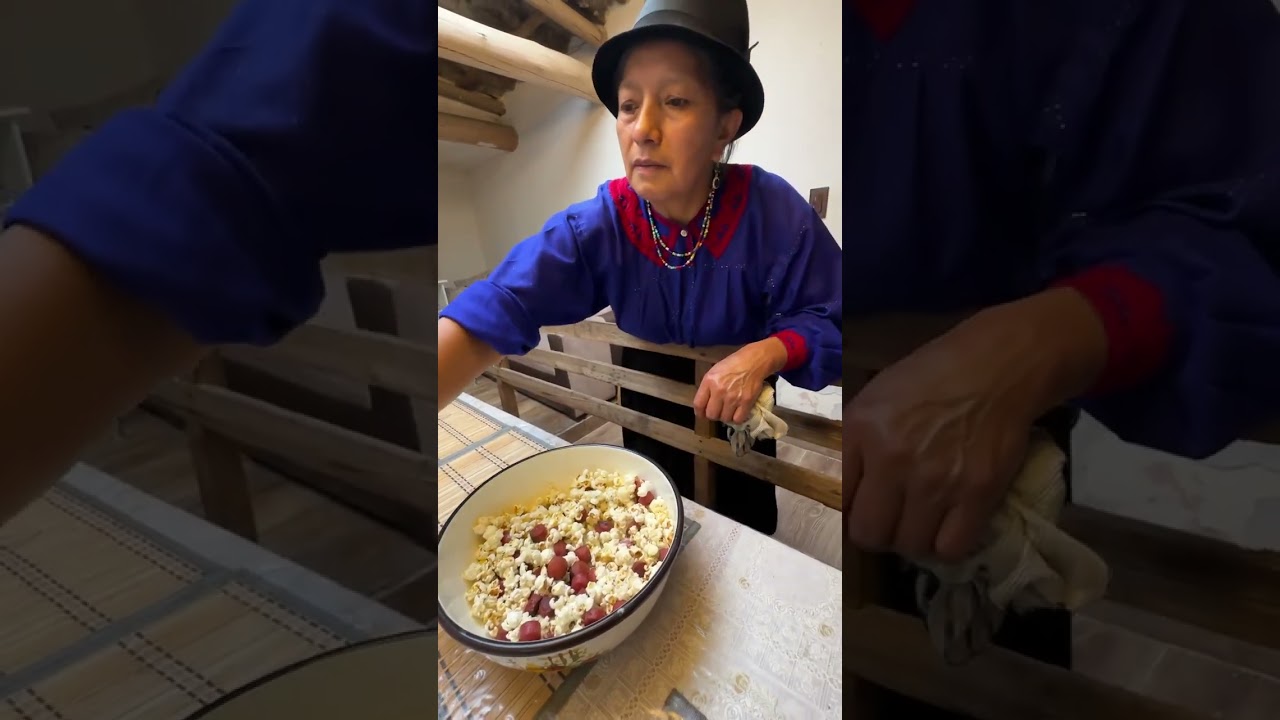 Popcorn with sausage the perfect combination 😍