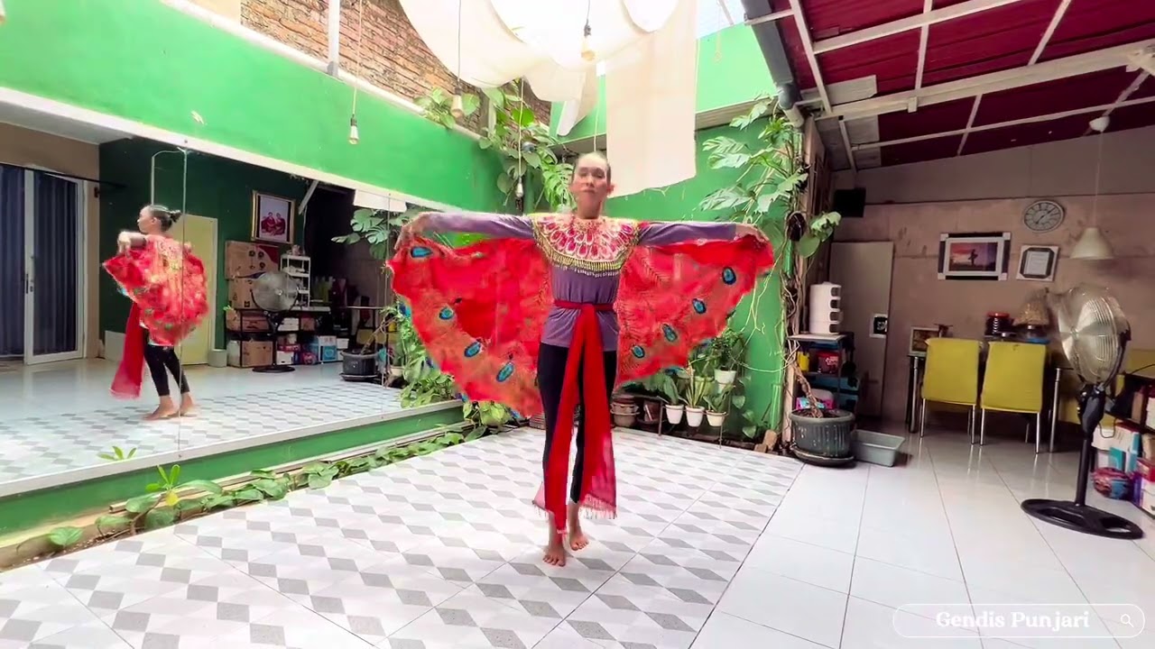 Tari merak versi sanggar Gendis punjari