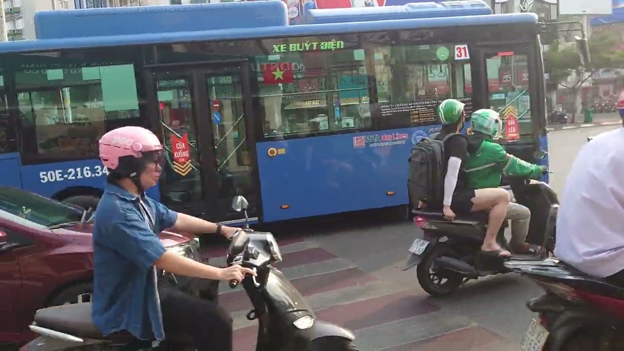 Cuốc bộ quanh saigon.