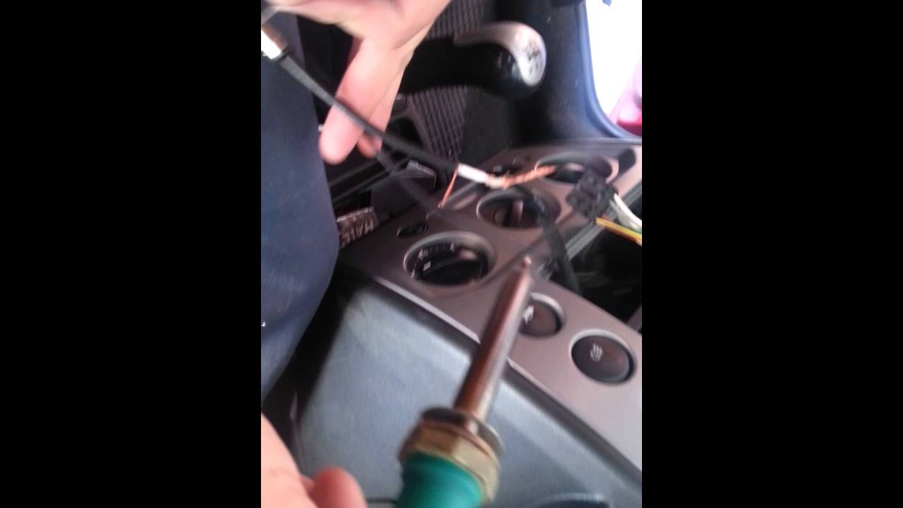 Como emendar fio de antena de radio automotivo.