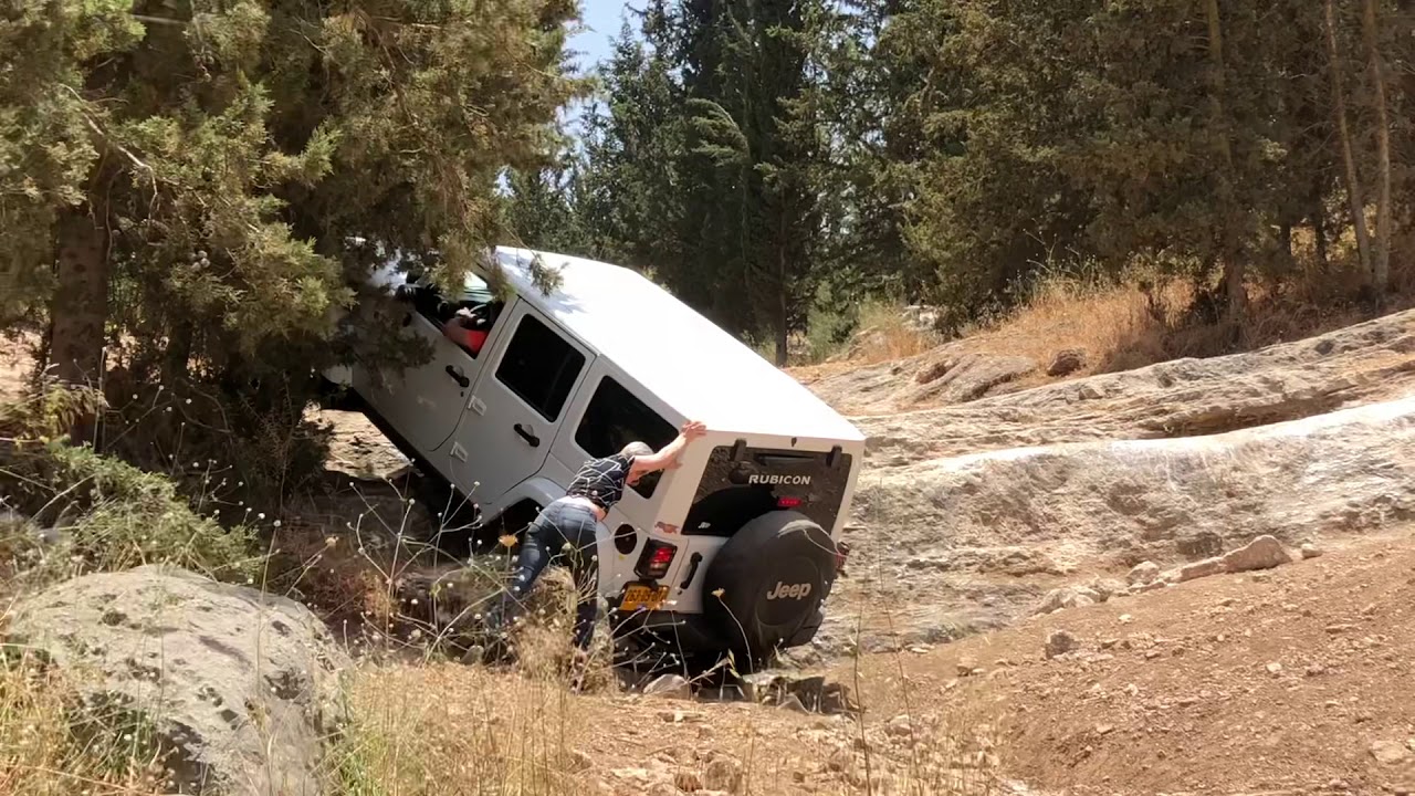 Woman SAVES STUCK Rubicon Off road extreme 4x4 🤣 Девушка Спасает застрявший Рубикон  תל חדיד