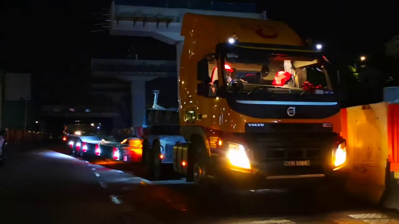 LOADING MULTI AXLE TRELER ON VOLVO FMX 440 PLATFORM TRELER