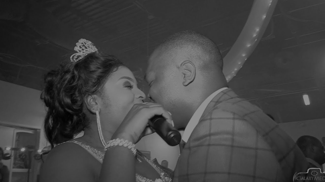 Une mariée surprend son mari et chante Pierrette Adams 