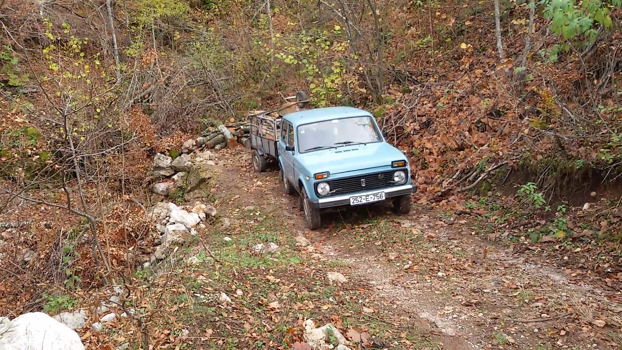 Lada Niva uphill pull