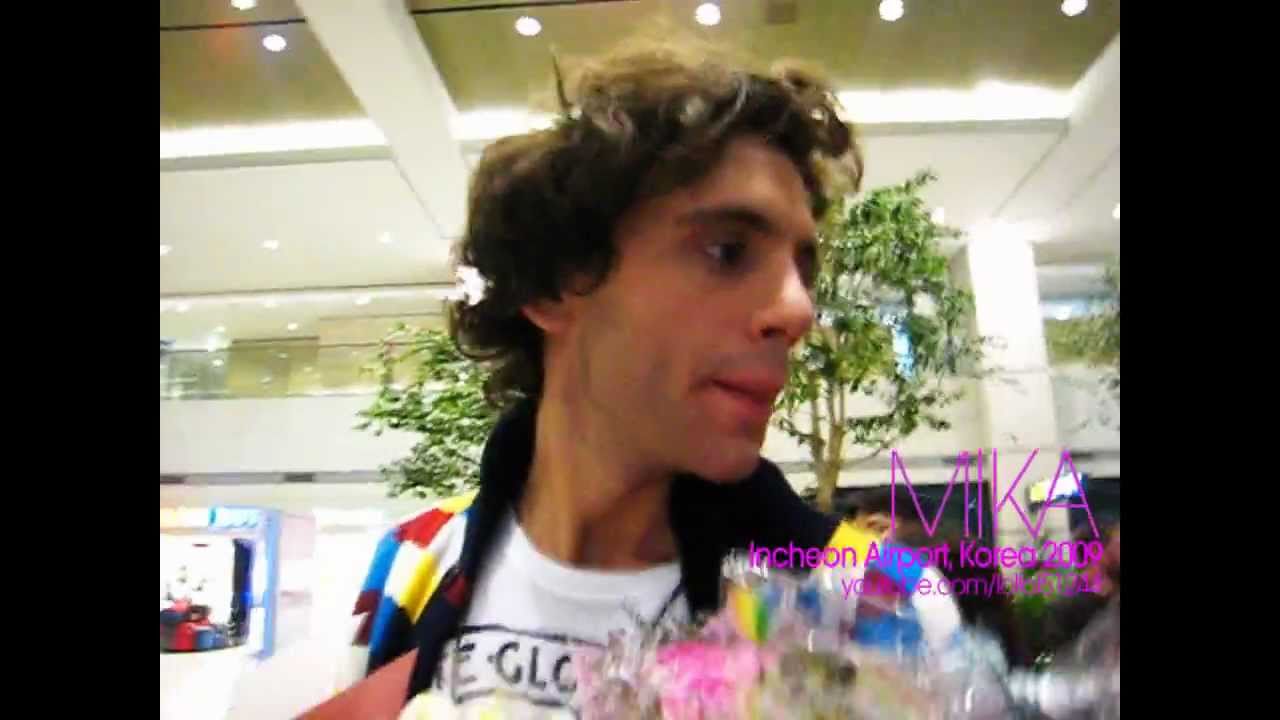MIKA - Incheon Airport, Korea 2009